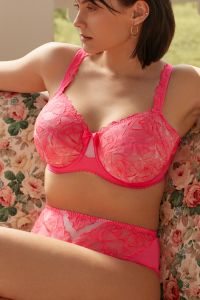 Belgravia blogger pink